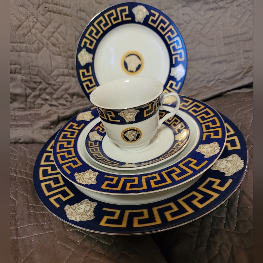 NWOT-5 Piece Royal Blue Medusa Head/Greek Key Patern Dinerware Set